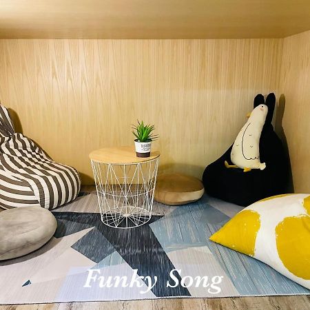 Bed and Breakfast Funky Song Tainan Exterior foto