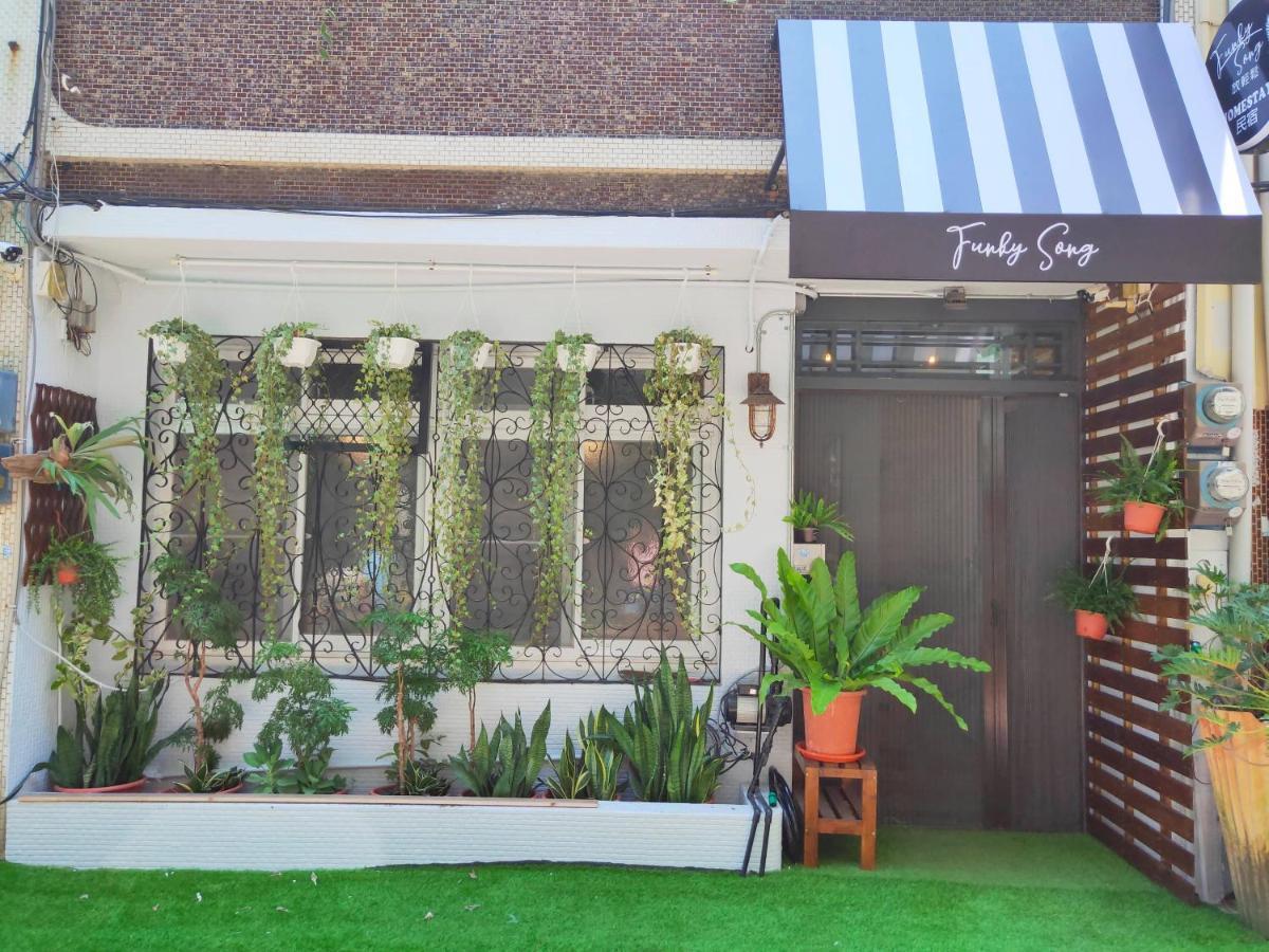 Bed and Breakfast Funky Song Tainan Exterior foto